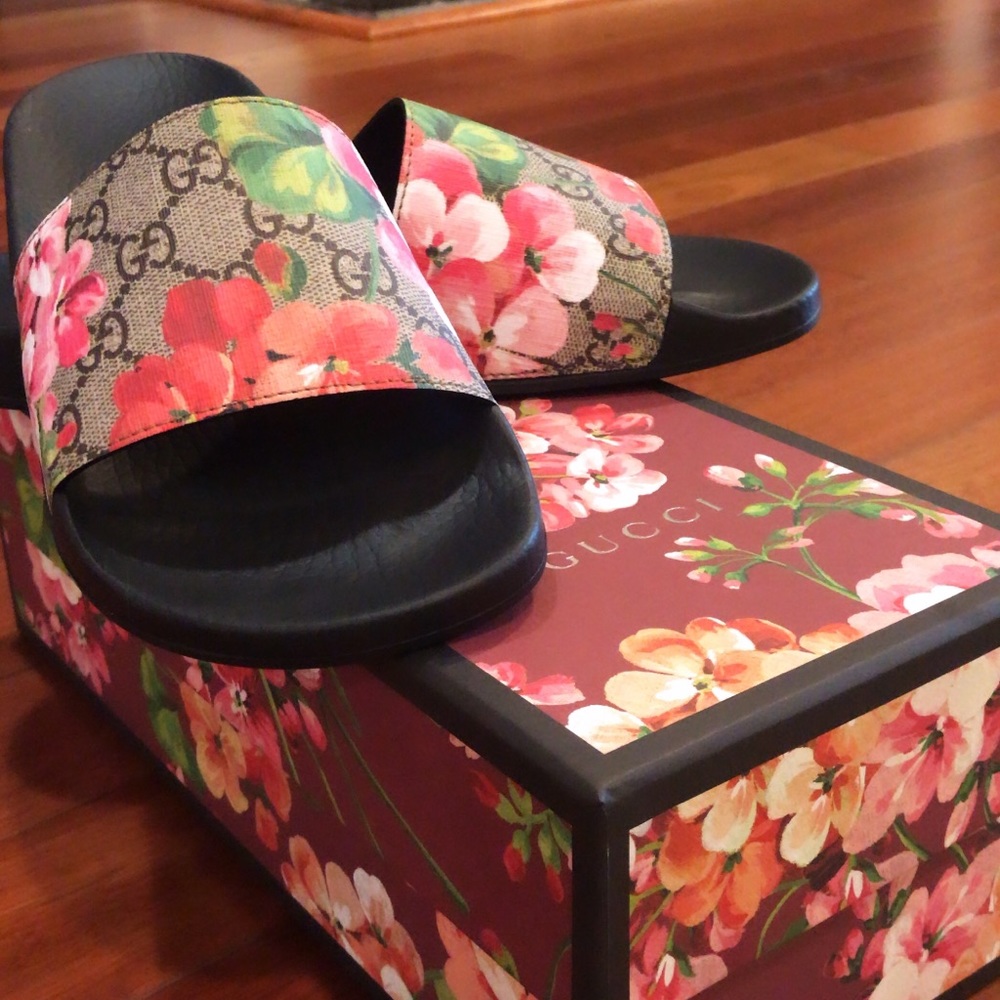 Gucci bloom slides!
